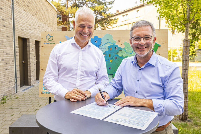 OB bei der Unterschrift der Urkunde